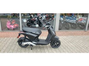 PIAGGIO ONE ELEKTRO ROLLER SCOOTER