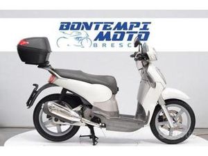 APRILIA SCARABEO 200 LIGHT + BAULETTO