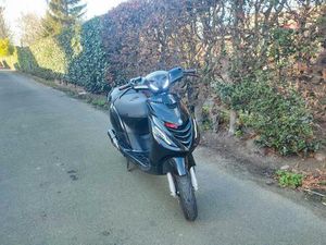 ② PIAGGIO ZIP A KLASSE