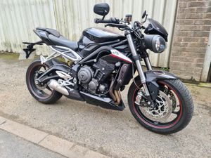TRIUMPH STREET TRIPPLE RS 2017 9K MILES