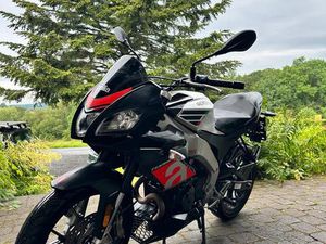 APRILIA TUONO 125 ABS / WENIG KM / GUT GEPFLEGT