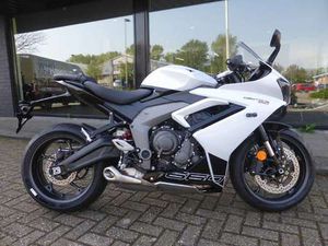 TRIUMPH DAYTONA 660 DEMO SALE WIT