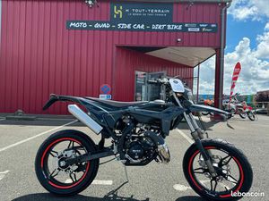 50 BETA SUPERMOTARD BLACK EDITION 2025