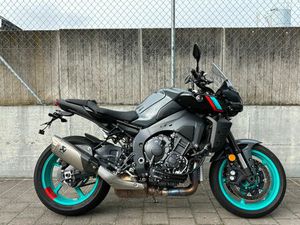 YAMAHA MT-10 MIT AKRAPOVIC
