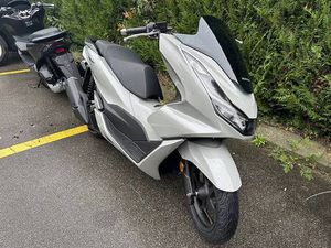 SCOOTER HONDA PCX 125 BLANC NOIR NEUF 2025 0 KM