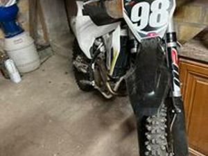 MOTO CROSS HUSQVARNA