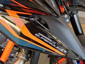 KTM 1290 SUPER DUKE R EVO