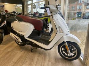② KYMCO LIKE 50 CC A OF B KLASSE OFF DEALER VERTRIEST DEINZE