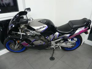 SUZUKI GSX-R 750