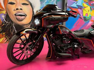 HARLEY-DAVIDSON STREET GLIDE / BAGGER UMBAU / FLHX 2015 WIE NEU