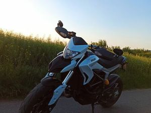 DUCATI HYPERMOTARD/HYPERSTRADA 821