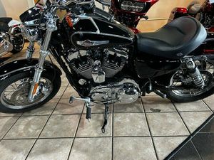 2017 HARLEY-DAVIDSON 1200 CUSTOM VIVID BLACK W/LACED WHEELS