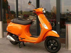 VESPA S 50 4 T ORANJE