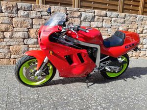 SUZUKI GSX-R 750 J