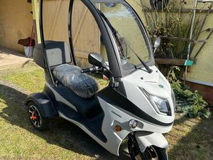 E-ROLLER KABINENROLLER SANTA TINA LUCCA TRIO 40 KM/H STRAßENZUL.