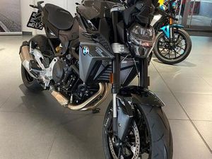 BMW F 900 R TRIPLE BLACK TAGESZULASSUNG