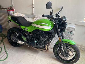 KAWASAKI Z 900 RS MIT EXTRAS - AKRAPOVIC USW., WENIG KM