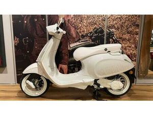 VENDO VESPA SPRINT 50 JUSTIN BIEBER (2022 - 24) NUOVA A TRENTO (CODICE 9562921) - MOTO.IT