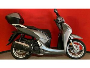 VENDO HONDA SH 300 I ABS (2016 - 20) USATA A VILLADOSSOLA (CODICE 9564188) - MOTO.IT