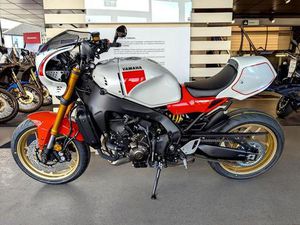 YAMAHA XSR900