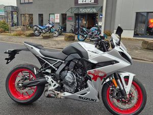 SUZUKI GSX-8R MY25 INKL. AKRAPOVIC