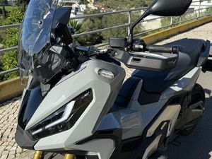 XADV 750 CARCAVELOS E PAREDE