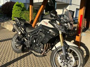 TRIUMPH TIGER 800