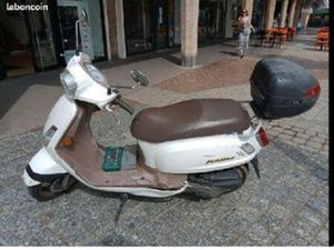 PIÈCES SYM FIDDLE 2 50 CC DE 2009 MOTEUR, RÉSERVOIR, POIGNÉES, FEUX, ROUES, PNEUS, ÉTRIERS, DISQUE, FREIN, POIGNÉES, AMORTISSEURS,