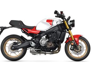 YAMAHA XSR900 RED