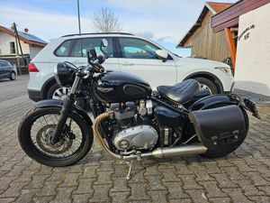 TRIUMPH BOBBER