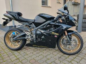 TRIUMPH TRIUMPH DAYTONA 675 SE BJ. 2011 SCHWARZ/GOLD