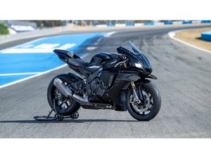 YAMAHA R1 RACE • 2025