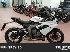 TRIUMPH DAYTONA 660