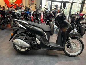 HONDA SH MODE 125 *SCHWARZ* - AM LAGER
