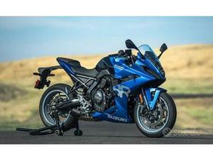 SUZUKI GSX-8R