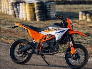 KTM 390 SMC R, SUPERMOTO NEUHEIT ´25, A2 TAUGLICH