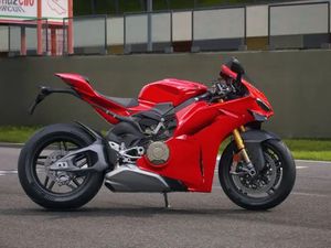 DUCATI PANIGALE V4 S CARBON PACKAGE PRO BESTÄLL MC • 2025