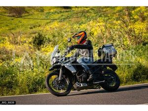 TIGER 800 XCX 2018 CARCAVELOS E PAREDE