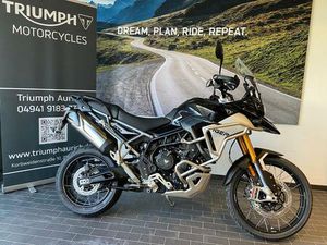 TRIUMPH TIGER 900 RALLY PRO MIT ZUBEHÖR - TRIUMPH BLACK WEEKS