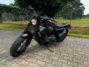 HARLEY-DAVIDSON SPORTSTER XL 1200 VIELE EXTRAS DURCH HARLEY