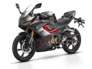 QJ MOTOR SRK 125 R MIT ABS IN SCHWARZ/ROT