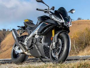 VENDO APRILIA TUONO V4 (2021 - 24) NUOVA A MILANO (CODICE 9115010) - MOTO.IT