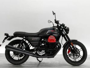 MOTO GUZZI V7 III CARBON DARK 3 • 2018