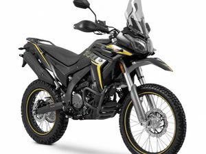 VOGE 300 RALLY BÍLÁ A ČERNÁ