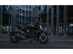 DUCATI DIAVEL V4 - BLACK ROADSTER LIVERY