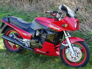 KAWASAKI GPZ 900 R