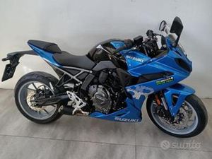 SUZUKI GSX-8R