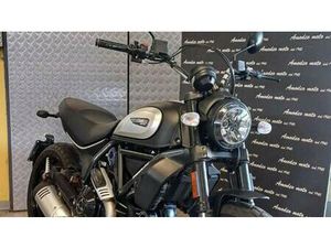 VENDO DUCATI SCRAMBLER 800 ICON DARK (2021 - 22) USATA A SARONNO (CODICE 9687371) - MOTO.IT