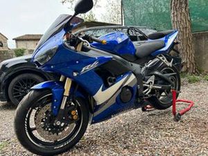 YAMAHA R6
