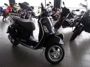 VESPA GTV 300 VIA MONTENAPOLEONE NERO